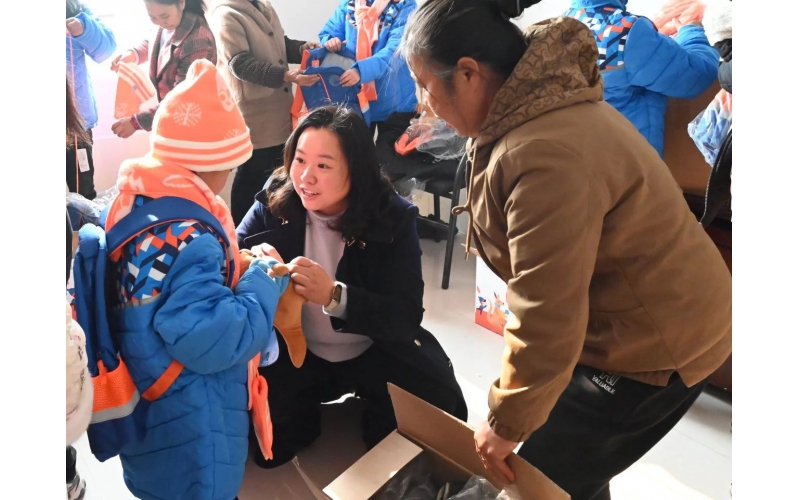 壹基金温暖包：我有新棉衣过年了