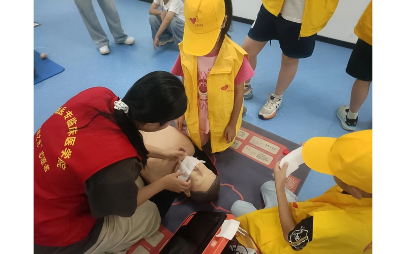 观速写作品展 做急救小天使