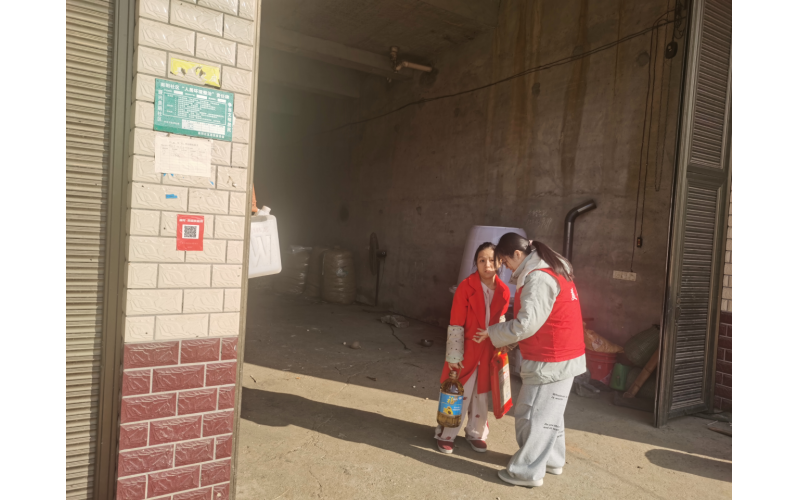 蚂蚁新闻-社区联动送暖意，关爱入户抚困老